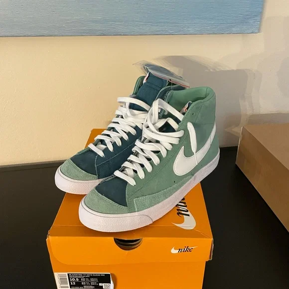 Nike | Shoes | Nike Blazer Mid 77 Vintage Suede Size 5  display picture 2